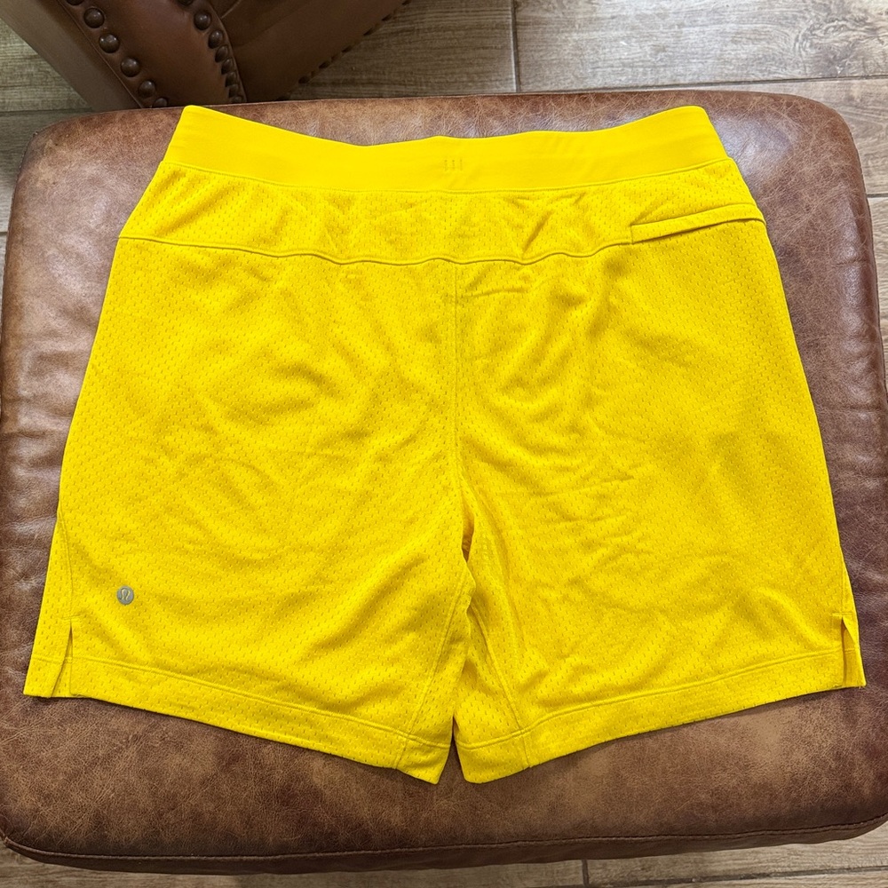 Men’s Lululemon Double Layered Mesh Short 7” Linerless Sz Large Maize Yellow - Picture 2 of 4